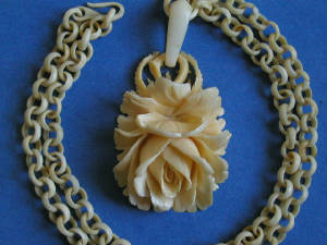 IvoryRoseNecklace.JPG