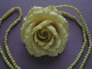 IvoryRoseNecklace8.JPG