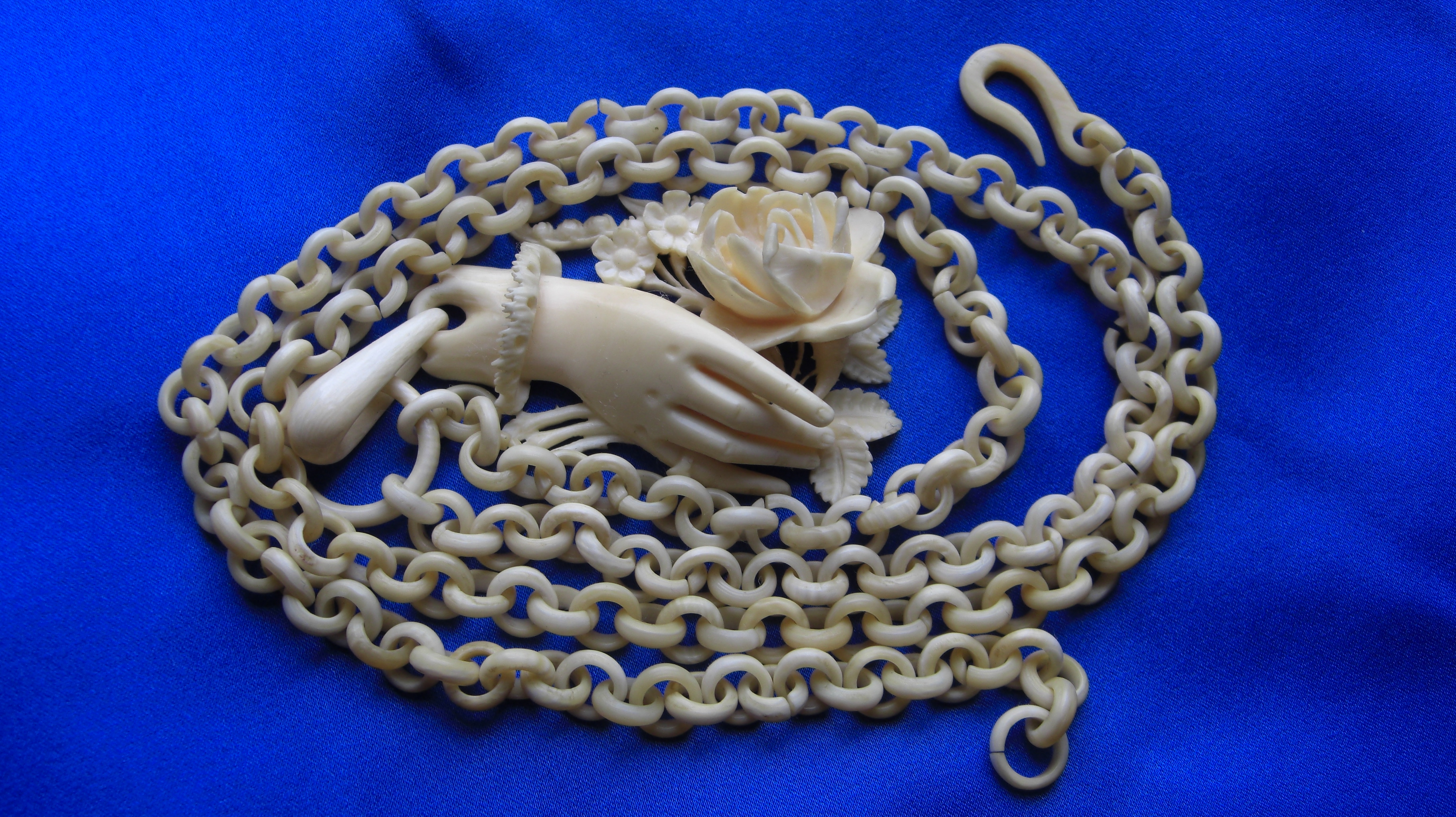 IvoryChainNecklace1.JPG